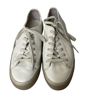Vince Women’s Heaton Full Leather off white Comfortable sneakers Sz 8 Lace Up
